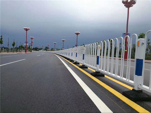 道路隔離護(hù)欄